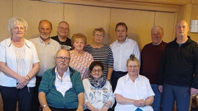 V.l.n.r hinten Gerlind Kreuzer,Kotlar Siegfried,Kug Willi,christine Erhard,Weber Anita,Jürgen Kreuzer,Eberhard Besold,Fhomas Döhler. vorne Johann Kreuzer,Inge Haberkorn,Faltenbacher Claudia. (Bild: Johann Kreuzer )