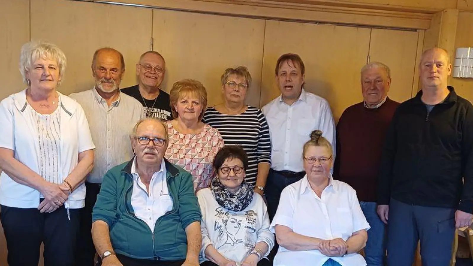 V.l.n.r hinten Gerlind Kreuzer,Kotlar Siegfried,Kug Willi,christine Erhard,Weber Anita,Jürgen Kreuzer,Eberhard Besold,Fhomas Döhler. vorne Johann Kreuzer,Inge Haberkorn,Faltenbacher Claudia. (Bild: Johann Kreuzer )