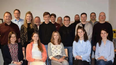 Die neu gewählte Vorstandschaft der Gebenbacher Blasmusik mit Vorsitzenden Simon Lösch )links) und seinem Stellvertreter Johannes Gottschalk (3 . von rechts) (Bild: Wolfgang Schöpf )