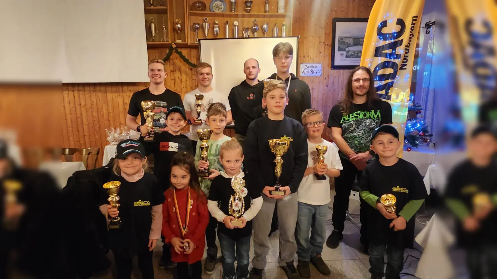 Erfolgreiches Jugendteam des MSC Wiesau mit Jugendleiter Johannes Jäger und Betreuer Andreas Sirtl (Bild: Karl-Heinz Dietrich)