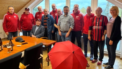 V.li. Willi Hagler, J. Frischholz,, M. Fritsch, Hans Kick, N. Stich, Bgm. Hartl, A. Gischler, M. Hofbauer, S. Frischholz, Sigrid Ziegler. Vorne sitzend Josef Meiler. Text Armin Goschler. Bild: M. Hofbauer. (Bild: Armin Goschler)