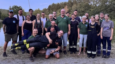 Feuerwehr und Fischereiverein. (Bild: Florian Rösch)