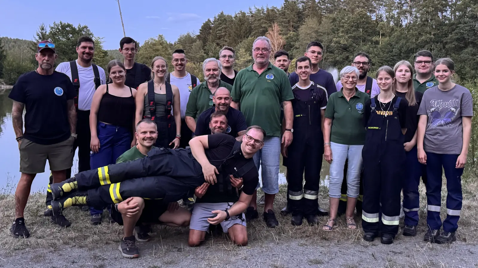 Feuerwehr und Fischereiverein. (Bild: Florian Rösch)