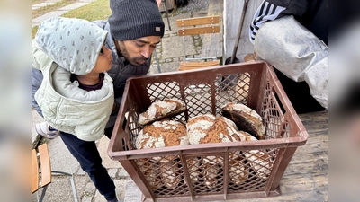 Der Duft von frisch gebackenem Brot zog durch Wutschdorf, das freute viele Gäste aus Nah und Fern. (Bild: Ina Piehler)