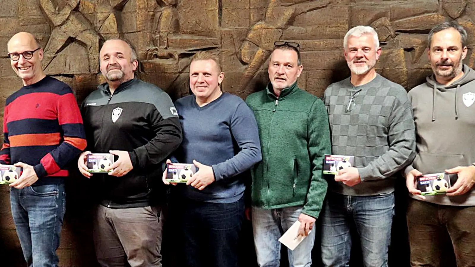 Das Erinnerungsfoto entstand bei der Abschlussfeier und zeigt die Geehrten für ihren besonderen sportlichen Einsatz.  (Bild: Reinhard Kreuzer)