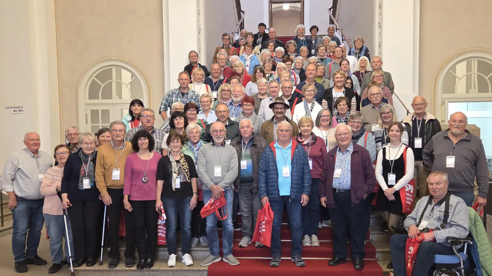 Die Besuchergruppe aus der Nordoberpfalz im Bayerischen Landtag (Bild: Nicole Bäumler)