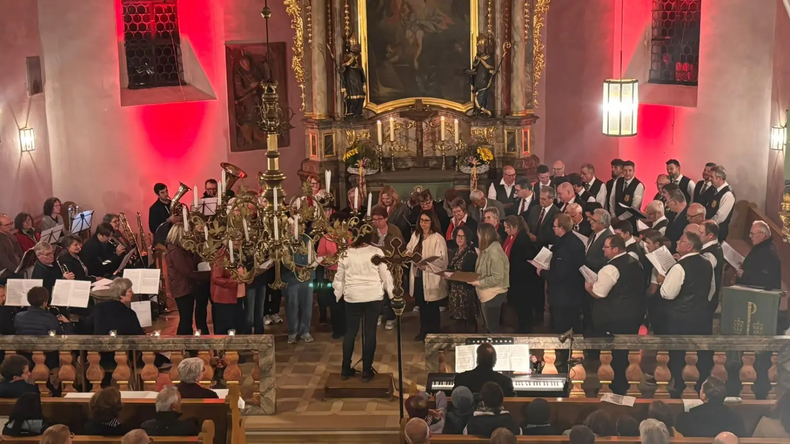 Dekanatskonzert Etzelwang mit den Chören aus Hirschbach, Etzelwang und Kirchenreinbach (Bild: Martina Späth)