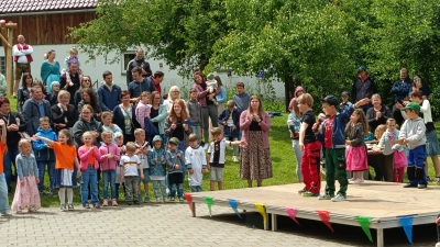 Ein besonderer Höhepunkt beim 50 jährigen Jubiläumsfest des Kindergartens in Winklarn waren die Auftritte der Kindergartenkinder am frühen Nachmittag.  (Bild: Patricia Wagner)