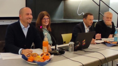 Vorsitzender Florian Vogel (links) bilanziert das Jahr 2025 beim Stadtjugendring.  (Bild: Ralph Gammanick)
