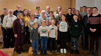 Die strahlenden Teilnehmer des Nikolaus- und Weihnachtsschießens (Bild: Michael Birner)