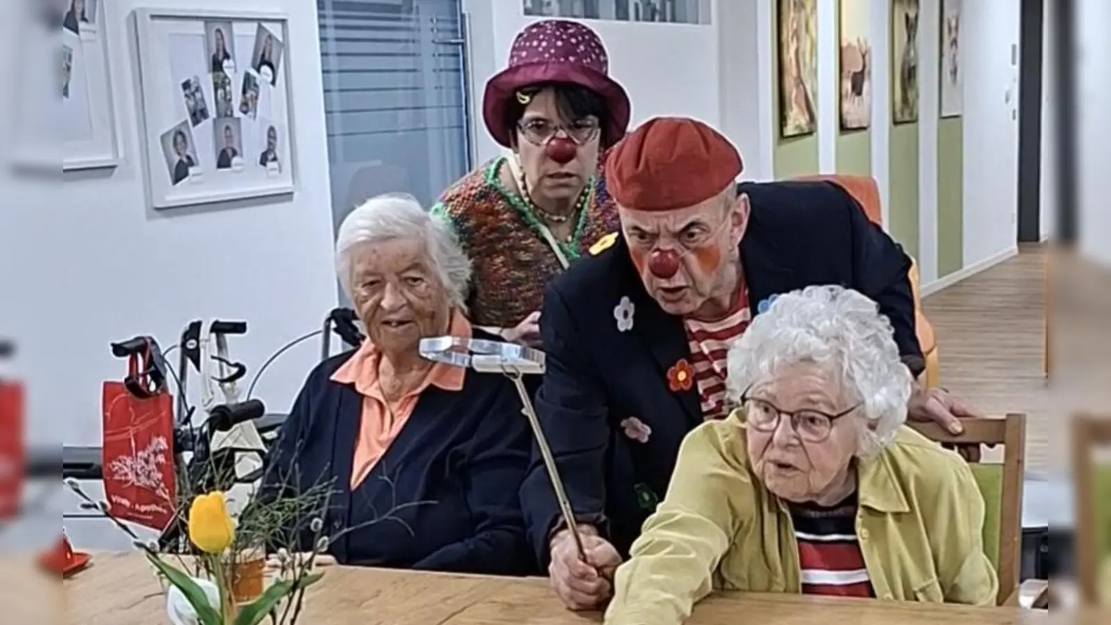 Gute Laune Clowns in der Tagespflege der Schwesternschaft Amberg. (Bild: Janine Schuster)