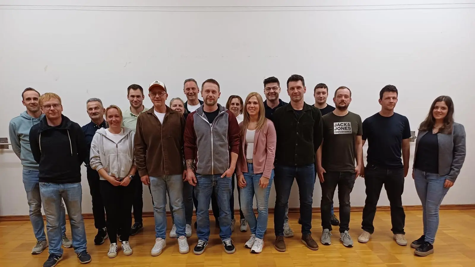 Die neu gewählte Vorstandschaft des TSV Stadlern mit 2. Bürgermeister Tobias Eckl (Bild: Peter Lampl)