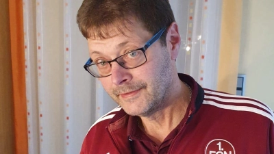 Vorsitzender Rainer Bayer erstattete Bericht. (Bild: FCN-Fanclub Kulmain/exb)