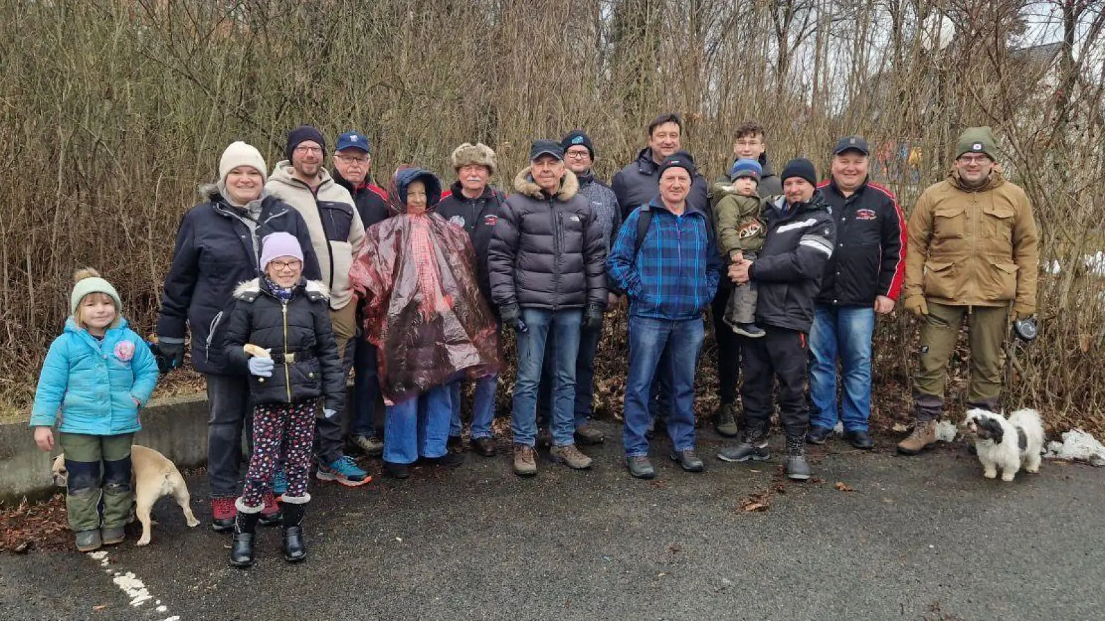 Die Wandergruppe der Feuerschützen mit Schützenmeister Kurt Falk. (Bild: Jürgen Weiß)