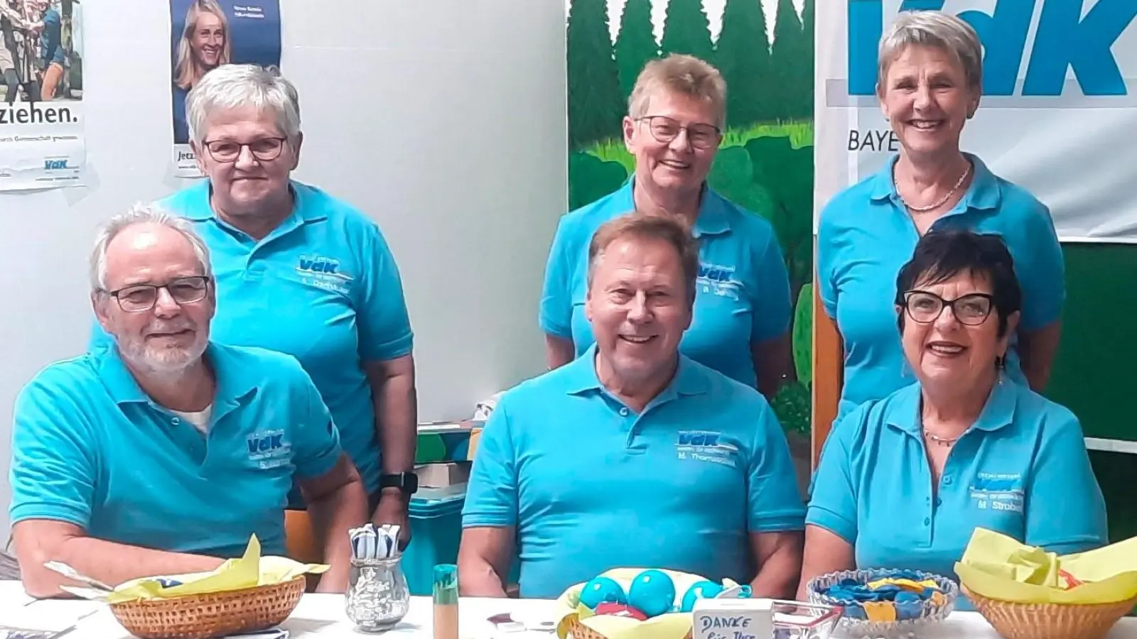 Die Vorstandschaftsmitglieder des VdK Ortsverbands Illschwang vermittelten interessierten Besuchern des Herbstzaubers viele Informationen und gaben gute Tipps. (Bild: Norbert Weis)