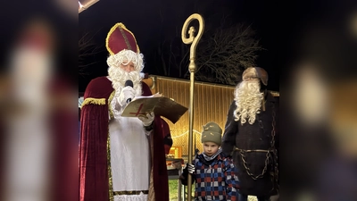 Das Highlight für die Kinder war der Besuch des Nikolaus. (Bild: Tobias Becht)