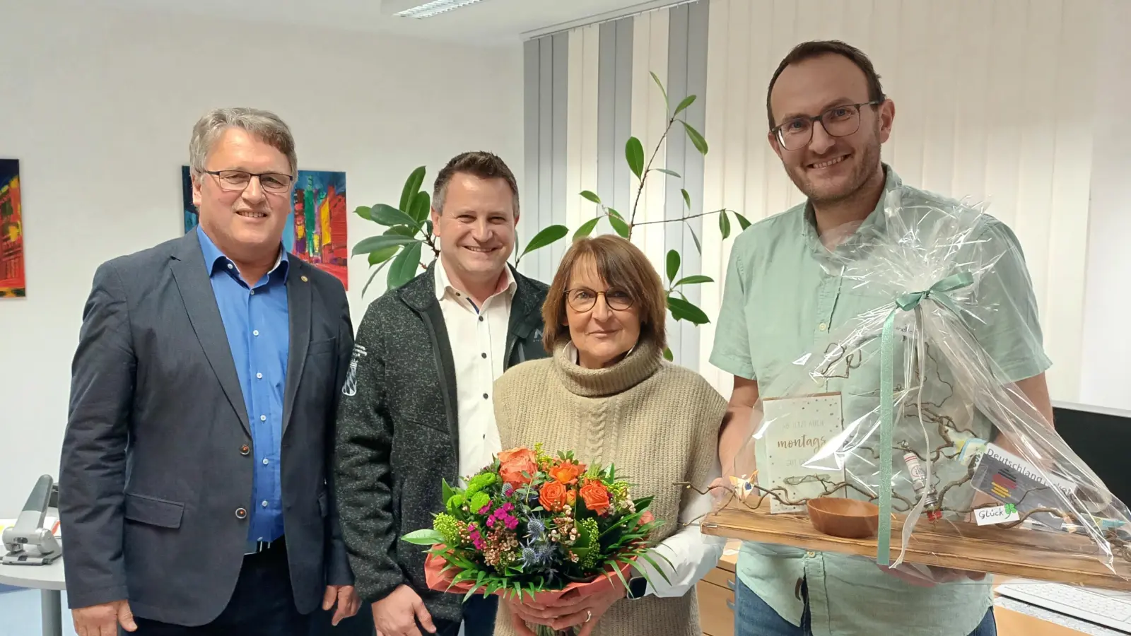 Amtsleiter Christian Schmitz, Vermessungsgruppenleiter Robert Feldbauer, Gabriele Ebenschwanger und Personalrat Josef Fink (von links) (Bild: Jürgen Richthammer)