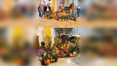 Gestaltung des Erntedankaltar in der Stadtpfarrkirche Pleystein. (Bild: Corina Müllner)