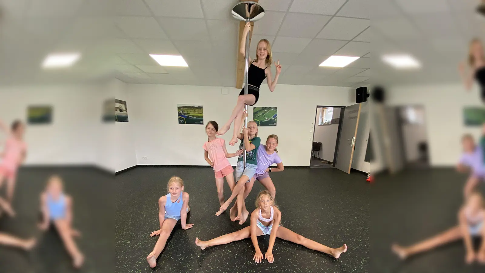Die coole Mädels-Truppe hatte beim Pole-Dance jede Menge Spaß (Bild: Julia Huger)