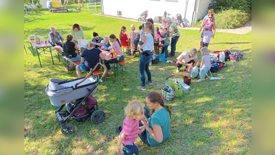 Entspannte Atmosphäre beim Fest um die Knolle. (Bild: Gerda Stollner)