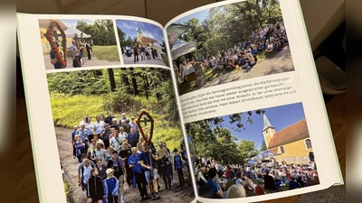 Das Heimatjahrbuch 2024 kann in der Pfarrbücherei Wutschdorf ausgeliehen werden. (Bild: Amelie Hahn)