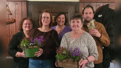 Heidi Schmid, Martina Stangl-Hechtl, Manuela Deml, Rita Schäffer, Alexander Zegam (Bild: Manuela Deml)