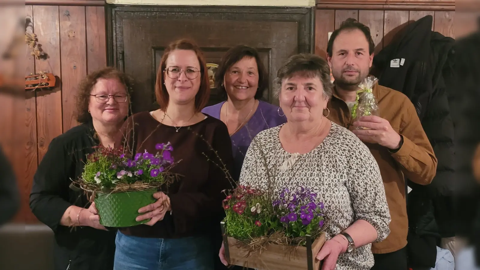 Heidi Schmid, Martina Stangl-Hechtl, Manuela Deml, Rita Schäffer, Alexander Zegam (Bild: Manuela Deml)