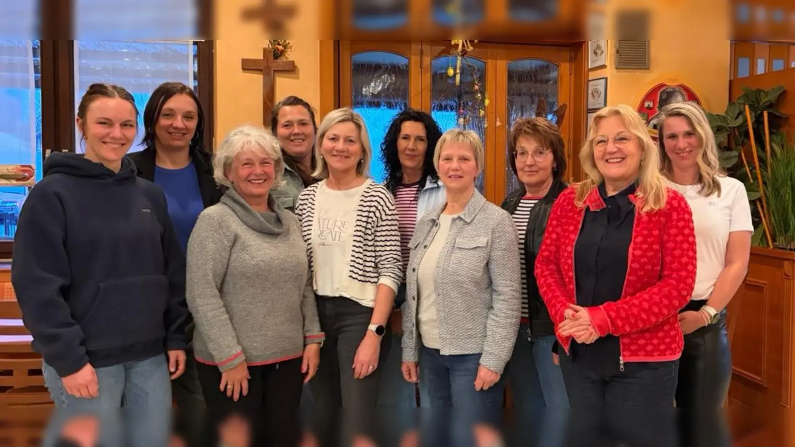 In die GC-Vereinsführung gewählt wurden (von links): Carolin Schimmer (Trainerin Turnjugend), Margit Mösbauer (Stellvertreterin Schriftführerin, Trainerin Turnjugend und Jumping), Antonia Merkl, (1. Schriftführerin), Theresa Simbeck (Trainerin Mutter-Vater-Kind-Turnen), Roswitha Werner (Trainerin Pilates), Aurelia Fritsch (Kassenprüferin, Trainerin Präventionssport), Claudia Schönberger (Stellvertreterin Vorsitzende, Trainerin Gesund&amp;Fit) Andrea Kufner (Stellvertreterin Schatzmeisterin), Lydia Magdalena Schimmer (1. Vorsitzende), Melanie List ( 1. Schatzmeisterin). Weiterhin gewählt in den Vereinsausschuss sind Baar Ramona, Lisa Reiger, Barbara Hofmann und Daniela Mühldorfer als Kassenprüferin (alle nicht im Bild). <br> (Bild: Lydia Schimmer)