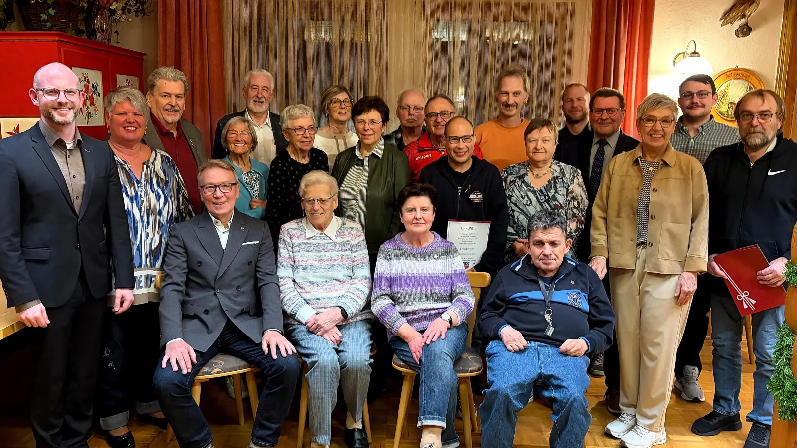 Der Behinderten- und Vitalsportverein zeichnete bei der Jahreshauptversammlung eine Reihe von Mitgliedern aus, die bereits lange Jahre treu zum Verein stehen. (Bild: Reinhard Kreuzer)