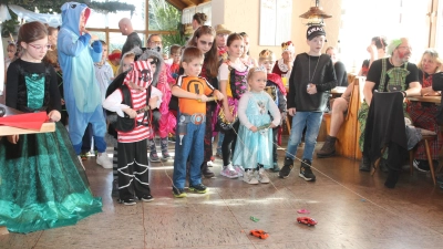 Kinderfasching Autorennen. (Bild: Claus Zille)