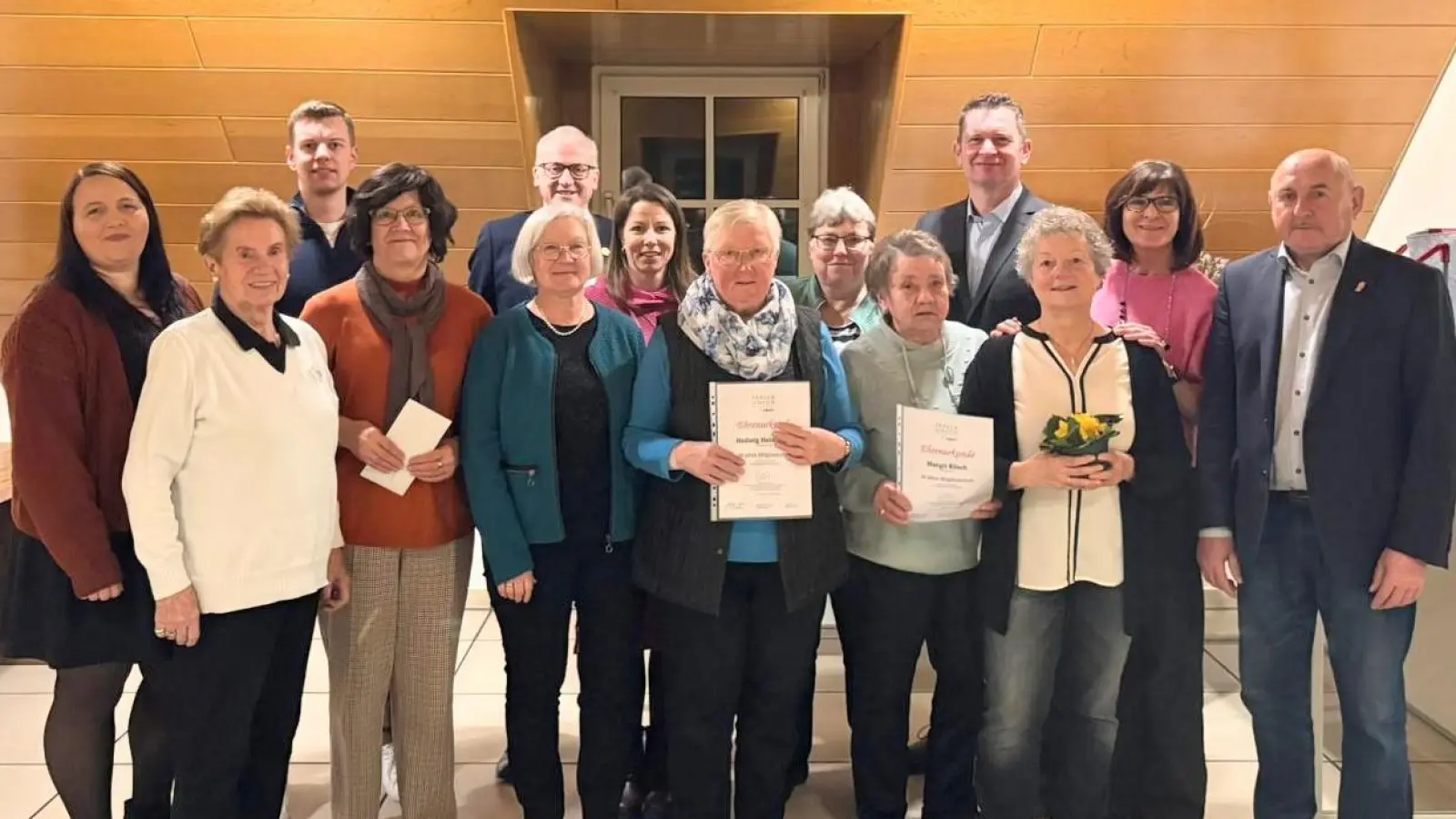 Die geehrten Damen und Ehrengäste (Bild: Weiß Martin)