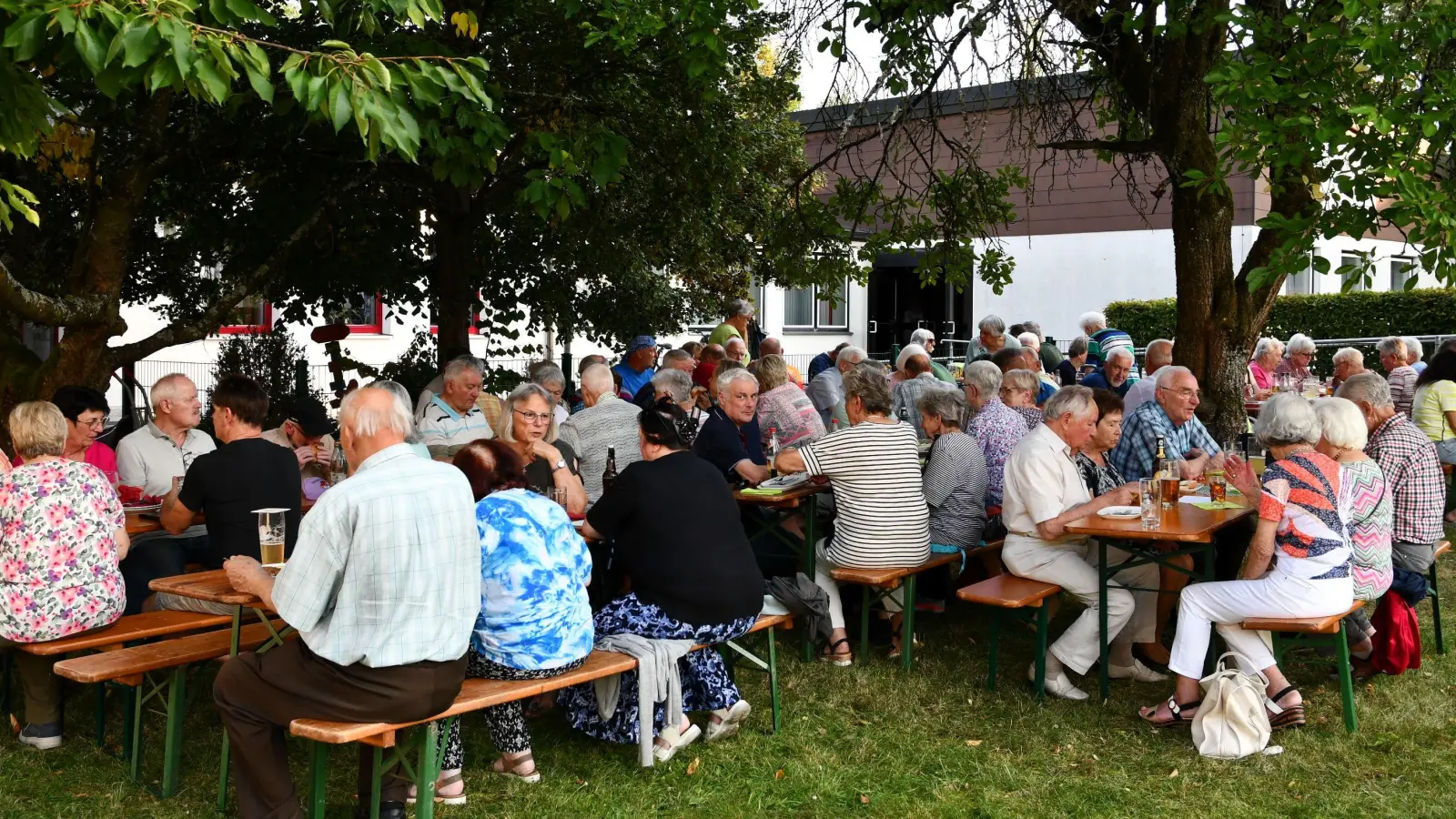 Die 100er Marke wurde geknackt beim Grillfest auf dem Gelände von St. Johannes.  (Bild: Dagmar Nachtigall)