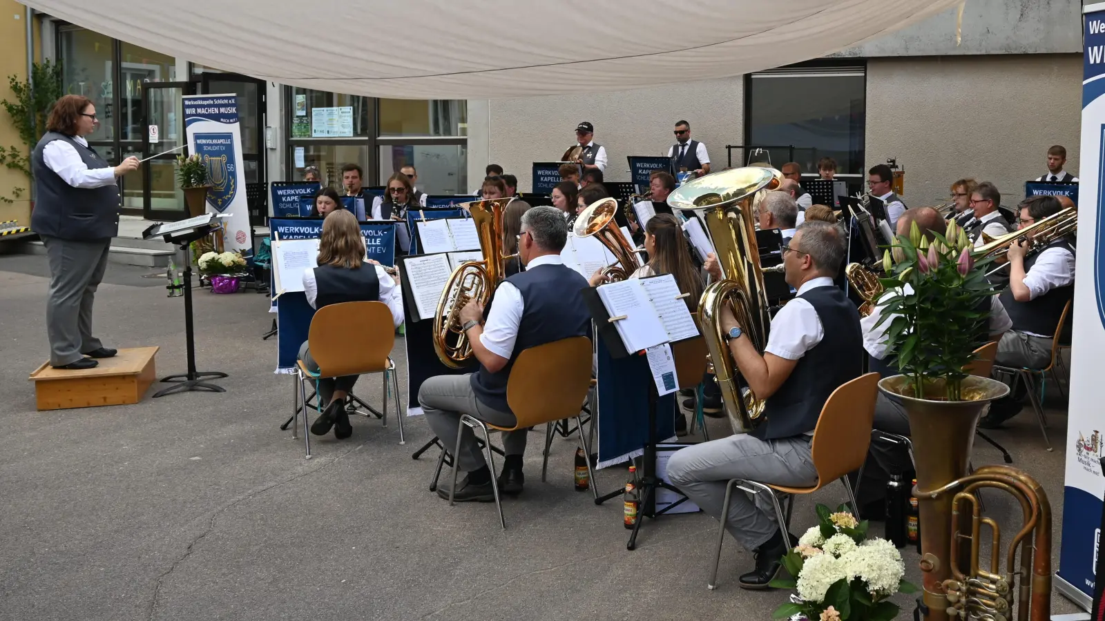 Die Musiker der Werkvolkkapelle Schlicht boten ein abwechslungsreiches Programm bei der Serenade anlässlich ihres 70-jährigen Vereinsbestehens. (Bild: Lena Wiesnet)