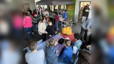 Großer Besucherandrang herrschte beim Ostercafé am Förderzentrum. (Bild: Stefanie Schindler)