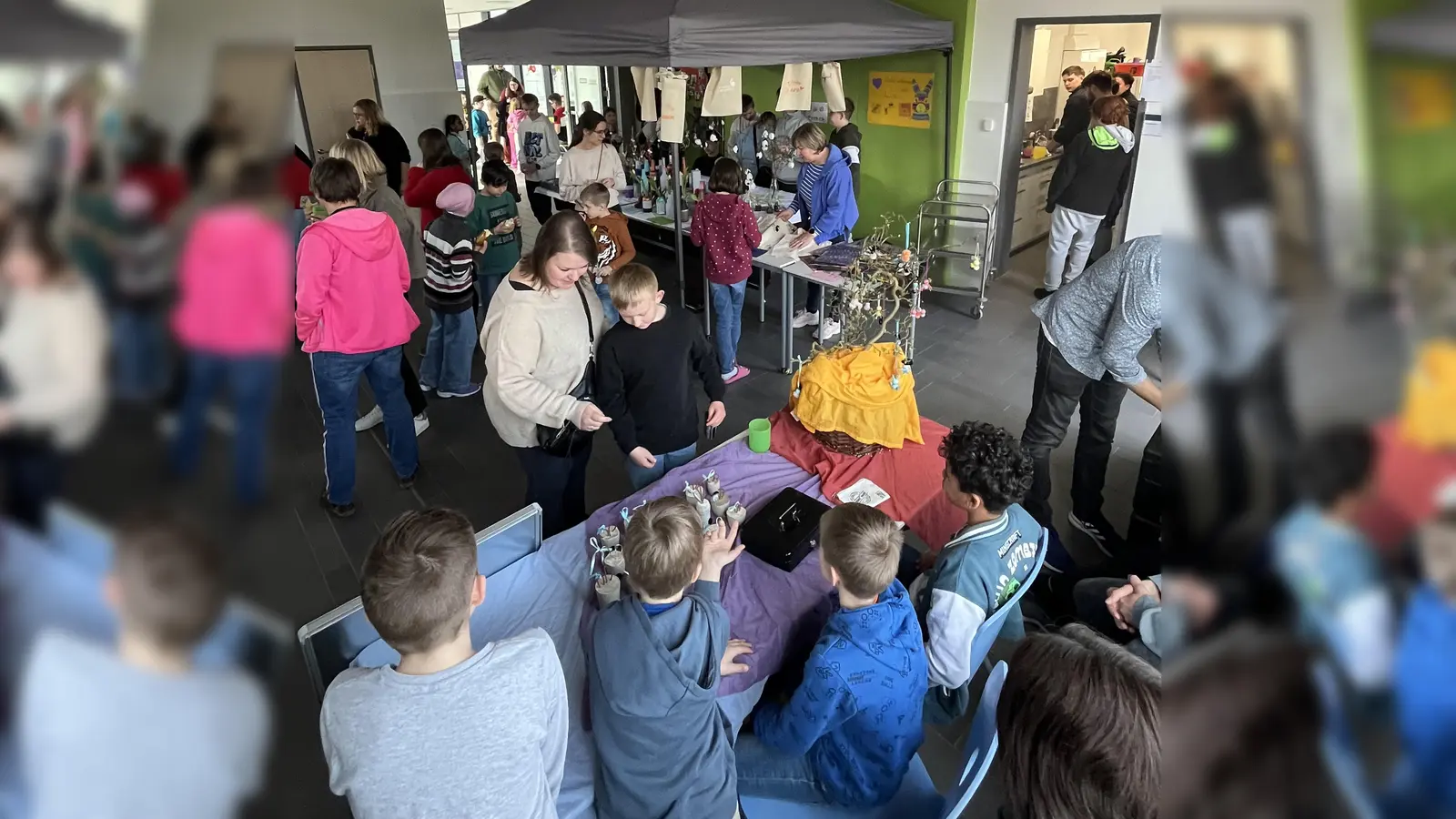 Großer Besucherandrang herrschte beim Ostercafé am Förderzentrum. (Bild: Stefanie Schindler)