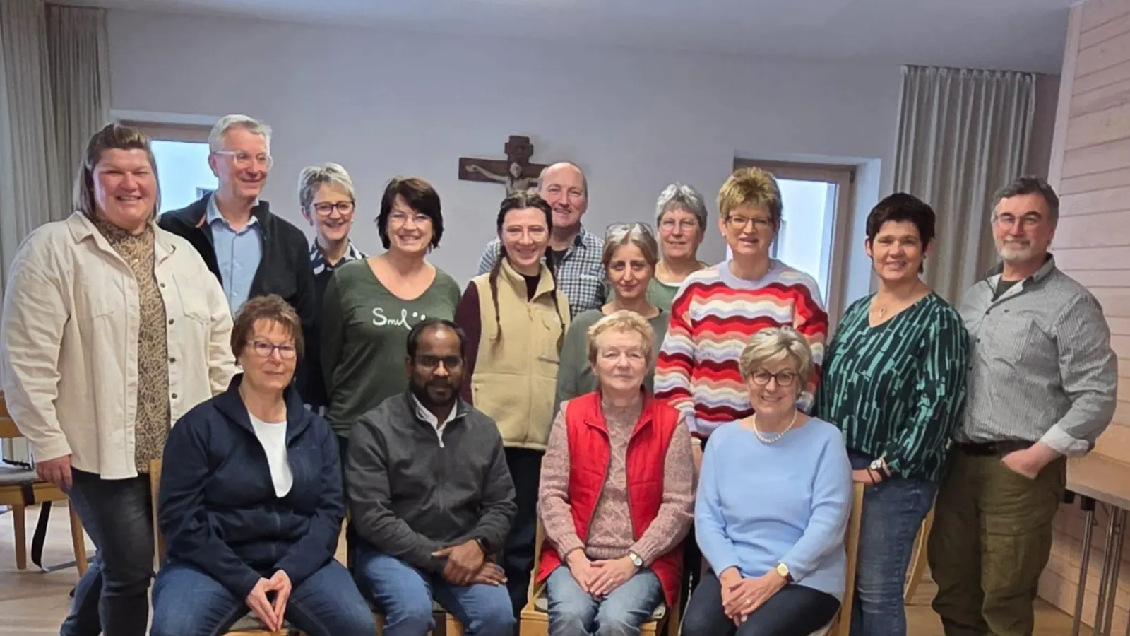 Die Teilnehmer des Besinnungstags der Pfarreiengemeinschaft gemeinsam mit Pfarrer Sagai, Gemeindereferentin Kathrin Blödt und Gemeindeassistentin in Vorbereitung Sarah Koch. (Bild: Kathrin Blödt)