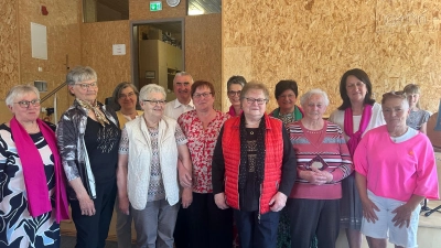 Gruppenbild mit allen geehrten langjährigen Mitgliedern (Bild: Anna-Maria Bauer)