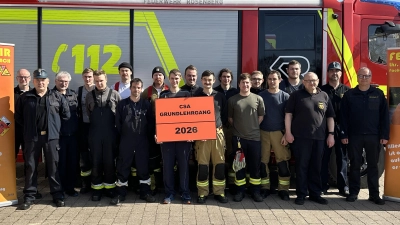 Die Teilnehmer mit den Ausbildern. (Bild: Florian Schlegel)