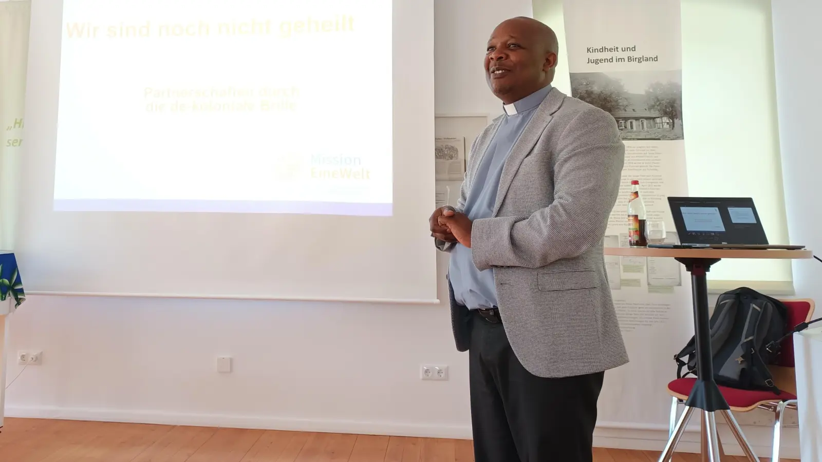 Dr. Emmanuel Kileo beim Vortrag im Johann-Flierl-Museum  (Bild: Gerda Stollner)