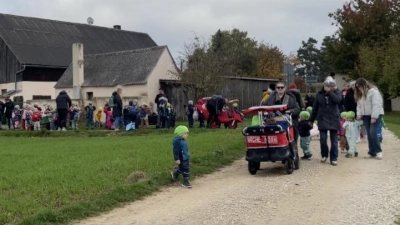 Die Kinder der „Arche” suchen den Herbst. (Bild: Andrea Meier)