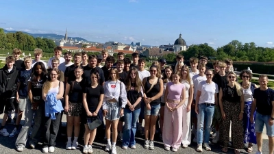 Abschlussschüler der Zottbachtal-Mittelschule Pleystein und der Pfalzgraf-Friedrich-Mittelschule Vohenstrauß mit ihren Lehrkräften Nikola Wolfrath und Veronika Müller sowie Konrektorin Kerstin Krämer-Höreth und Alexander Schön (Bild: Kerstin Krämer-Höreth)
