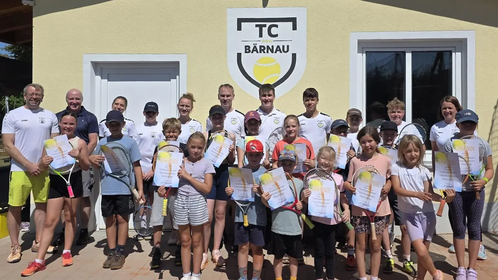 Kinder und Trainerteam beim Ferienprogramm.  (Bild: Antonia Freundl)