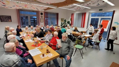 Am Donnerstagnachmittag fand im BRK Café Zeitlos in Neustadt am Kulm die diesjährige Weihnachtsfeier statt. (Bild: Anni Priebe)