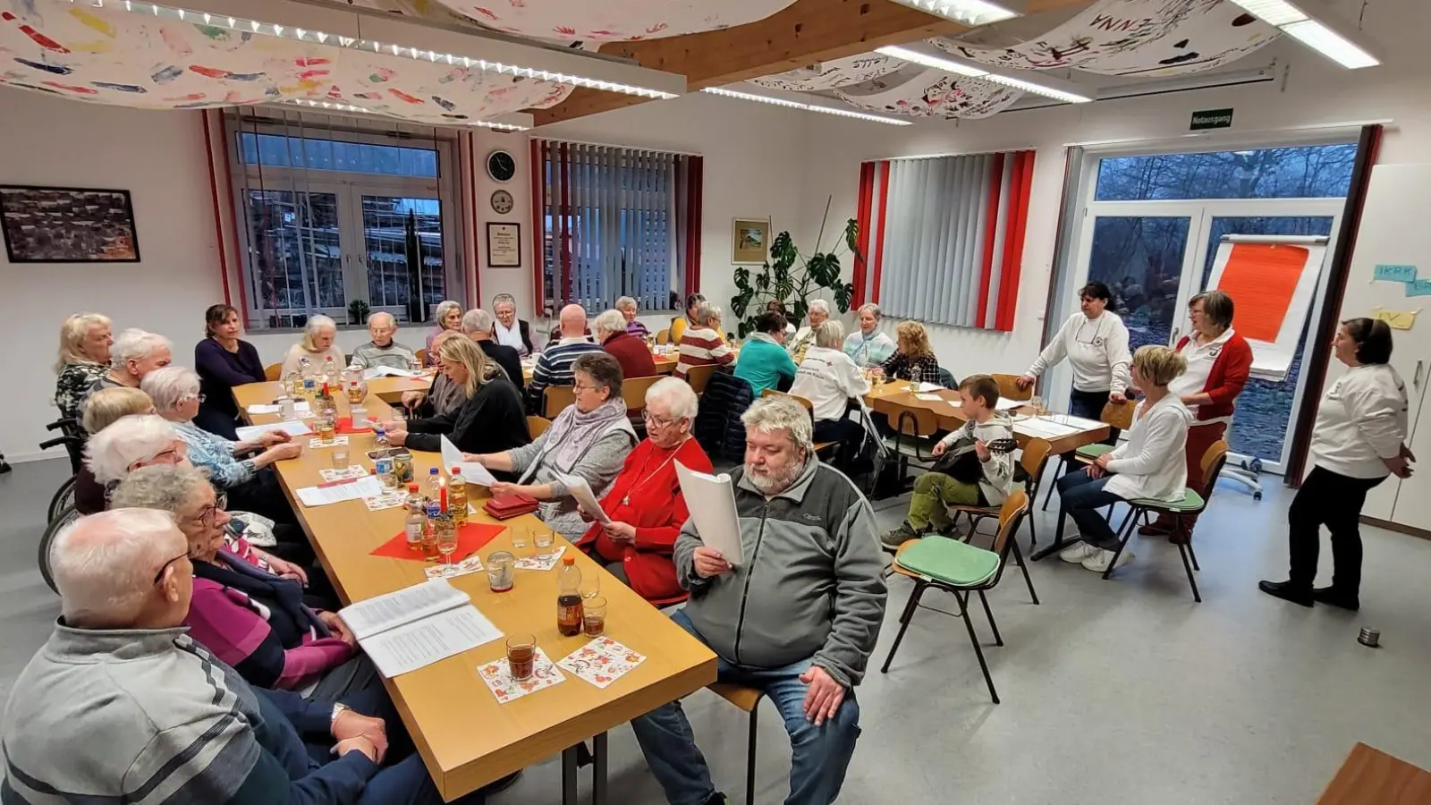 Am Donnerstagnachmittag fand im BRK Café Zeitlos in Neustadt am Kulm die diesjährige Weihnachtsfeier statt. (Bild: Anni Priebe)