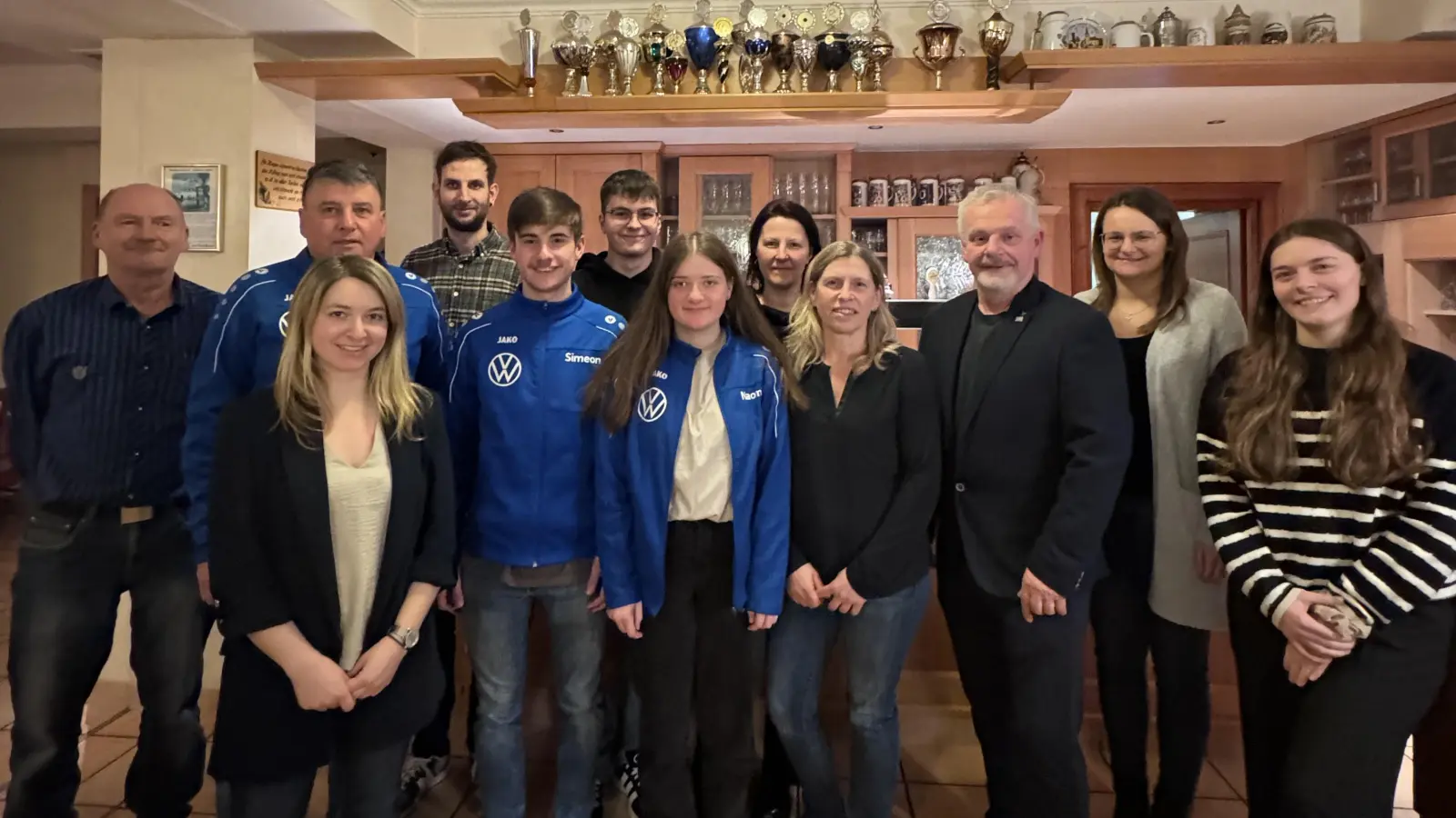 Vereinsausschuss und Vorstandschaft.  (Bild: Aaron Bodendörfer)