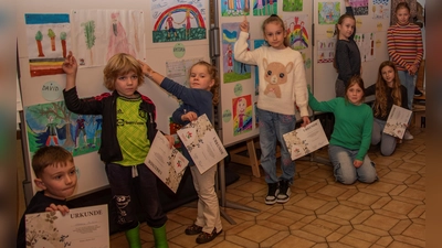 Kinder bei der Prämierung der Bilder zum Jubiläum (Bild: Zaneta Weidner)