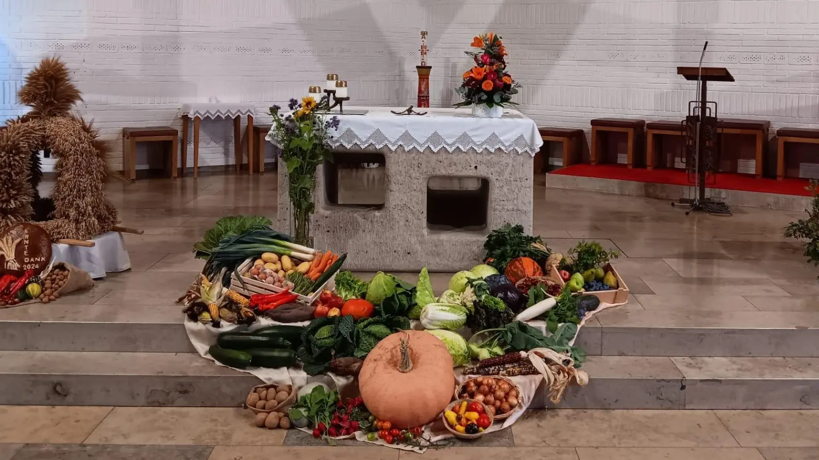 Erntedankaltar Pfarrgemeinde St. Nikolaus Ammerthal (Bild: Anita Knorr)