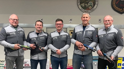 Die erfolgreiche Luftpistolen - Vizemeistermannschaft v.l. Martin Dietz, Roland Weiß, Martin Fellner, Werner Weiß und Max Bindl  (Bild: Sarah Weiß)