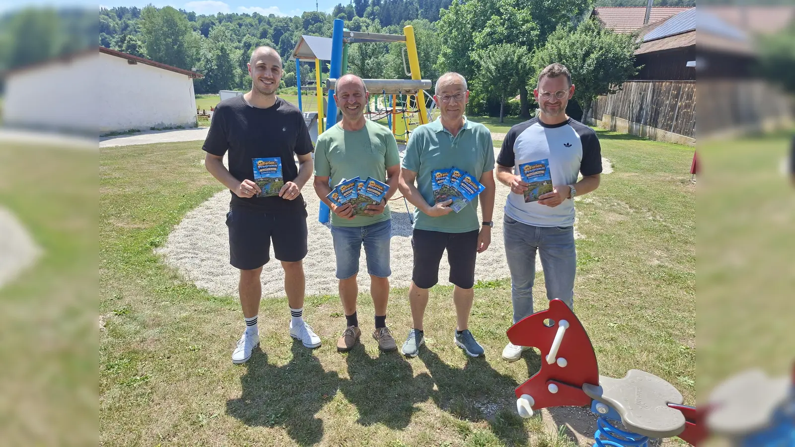 Thomas Ehrnsperger, Hans Ram, Erwin Geitner und Christoph Frohmader (von links) stellten das abwechslungreiche Ferienprogramm der beiden Gemeinden vor (Bild: Lothar Trager)
