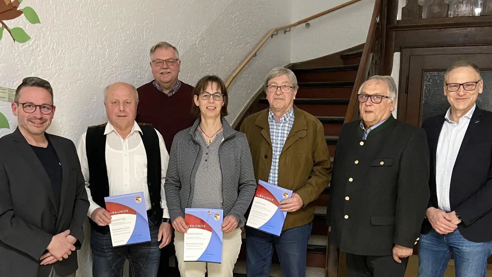 Ehrungen gab es beim Musikverein Waldsassen. Im Bild (von links) Vorsitzender Peter Erl, Reinhold Tragl, Franz Bartl, Elisabeth Schiml, Josef Polata, Dieter Dendorfer und Bürgermeister Bernd Sommer.<br> (Bild: Musikverein Waldsassen/exb)